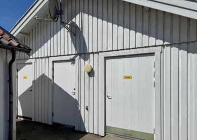 Förrådsbyggnad entre